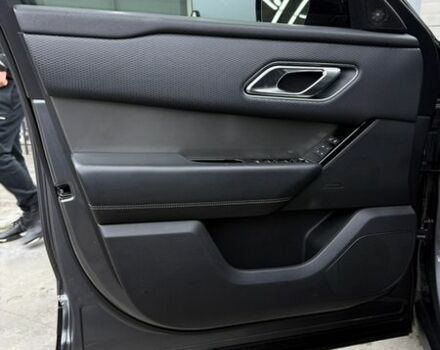 Серый Ленд Ровер Рендж Ровер Велар, объемом двигателя 2 л и пробегом 101 тыс. км за 39999 $, фото 15 на Automoto.ua