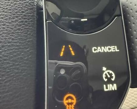 Серый Ленд Ровер Рендж Ровер Велар, объемом двигателя 2 л и пробегом 102 тыс. км за 37500 $, фото 43 на Automoto.ua