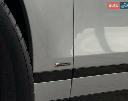 Серый Ленд Ровер Рендж Ровер Велар, объемом двигателя 3 л и пробегом 102 тыс. км за 38000 $, фото 21 на Automoto.ua