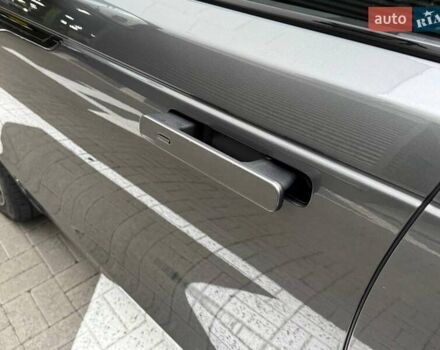 Серый Ленд Ровер Рендж Ровер Велар, объемом двигателя 2 л и пробегом 155 тыс. км за 34990 $, фото 11 на Automoto.ua