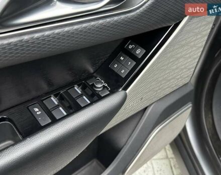 Серый Ленд Ровер Рендж Ровер Велар, объемом двигателя 2 л и пробегом 155 тыс. км за 34990 $, фото 12 на Automoto.ua