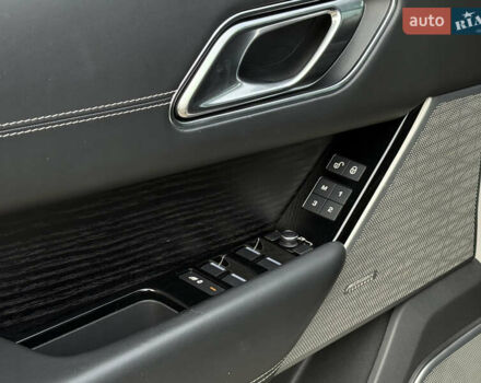 Серый Ленд Ровер Рендж Ровер Велар, объемом двигателя 3 л и пробегом 102 тыс. км за 38000 $, фото 27 на Automoto.ua