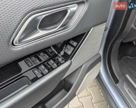 Серый Ленд Ровер Рендж Ровер Велар, объемом двигателя 3 л и пробегом 242 тыс. км за 29999 $, фото 31 на Automoto.ua