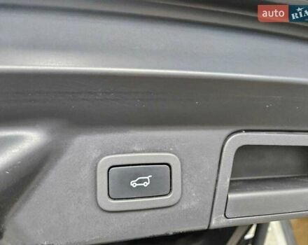 Серый Ленд Ровер Рендж Ровер Велар, объемом двигателя 2.99 л и пробегом 137 тыс. км за 26300 $, фото 8 на Automoto.ua