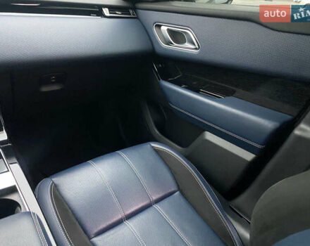 Сірий Ленд Ровер Рендж Ровер Велар, об'ємом двигуна 2 л та пробігом 103 тис. км за 35300 $, фото 11 на Automoto.ua