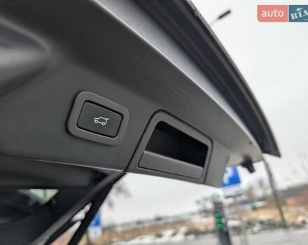 Серый Ленд Ровер Рендж Ровер Велар, объемом двигателя 3 л и пробегом 242 тыс. км за 29999 $, фото 45 на Automoto.ua