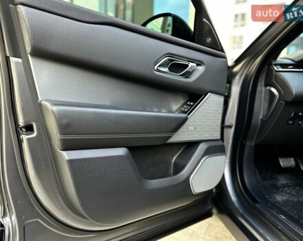 Серый Ленд Ровер Рендж Ровер Велар, объемом двигателя 2 л и пробегом 174 тыс. км за 33990 $, фото 32 на Automoto.ua