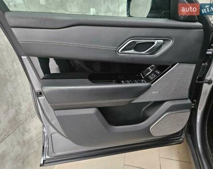 Серый Ленд Ровер Рендж Ровер Велар, объемом двигателя 2.99 л и пробегом 137 тыс. км за 26300 $, фото 17 на Automoto.ua