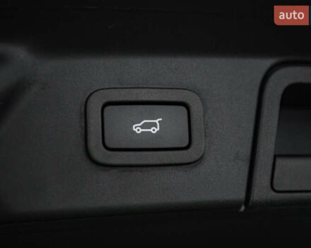 Сірий Ленд Ровер Рендж Ровер Велар, об'ємом двигуна 2 л та пробігом 49 тис. км за 39900 $, фото 17 на Automoto.ua