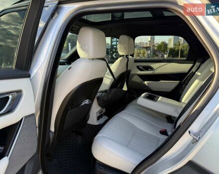 Серый Ленд Ровер Рендж Ровер Велар, объемом двигателя 2 л и пробегом 130 тыс. км за 35500 $, фото 27 на Automoto.ua