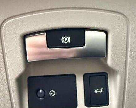 Серый Ленд Ровер Рендж Ровер Велар, объемом двигателя 2 л и пробегом 102 тыс. км за 37500 $, фото 46 на Automoto.ua