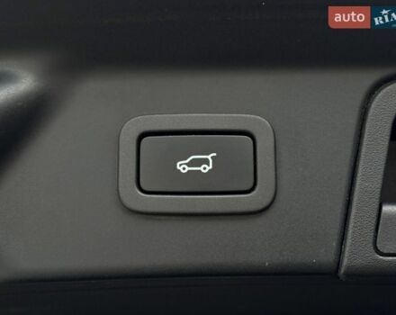 Серый Ленд Ровер Рендж Ровер Велар, объемом двигателя 3 л и пробегом 242 тыс. км за 25999 $, фото 28 на Automoto.ua