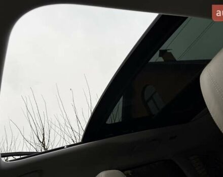 Серый Ленд Ровер Рендж Ровер Велар, объемом двигателя 2 л и пробегом 102 тыс. км за 37500 $, фото 34 на Automoto.ua