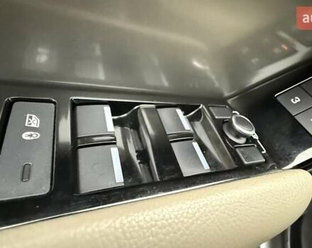 Серый Ленд Ровер Рендж Ровер Велар, объемом двигателя 2 л и пробегом 102 тыс. км за 37500 $, фото 49 на Automoto.ua