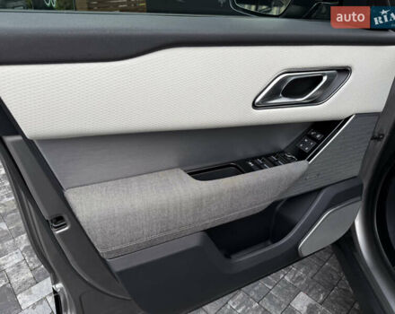 Сірий Ленд Ровер Рендж Ровер Велар, об'ємом двигуна 2 л та пробігом 30 тис. км за 39999 $, фото 49 на Automoto.ua