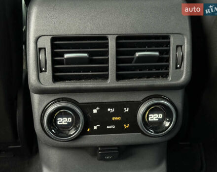 Серый Ленд Ровер Рендж Ровер Велар, объемом двигателя 3 л и пробегом 102 тыс. км за 38000 $, фото 39 на Automoto.ua