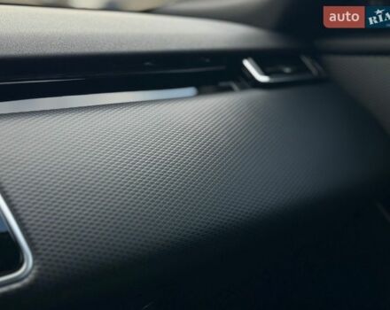 Серый Ленд Ровер Рендж Ровер Велар, объемом двигателя 2 л и пробегом 133 тыс. км за 33100 $, фото 31 на Automoto.ua