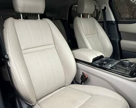 Серый Ленд Ровер Рендж Ровер Велар, объемом двигателя 2 л и пробегом 102 тыс. км за 37500 $, фото 72 на Automoto.ua