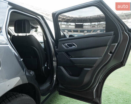 Сірий Ленд Ровер Рендж Ровер Велар, об'ємом двигуна 2 л та пробігом 49 тис. км за 39900 $, фото 22 на Automoto.ua