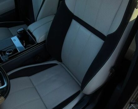 Серый Ленд Ровер Рендж Ровер Велар, объемом двигателя 2 л и пробегом 98 тыс. км за 41500 $, фото 3 на Automoto.ua