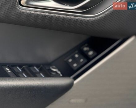 Серый Ленд Ровер Рендж Ровер Велар, объемом двигателя 2 л и пробегом 133 тыс. км за 33100 $, фото 20 на Automoto.ua