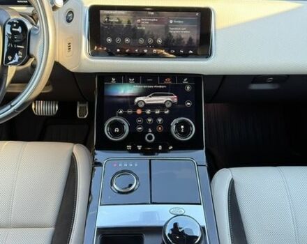 Серый Ленд Ровер Рендж Ровер Велар, объемом двигателя 2 л и пробегом 98 тыс. км за 41500 $, фото 2 на Automoto.ua