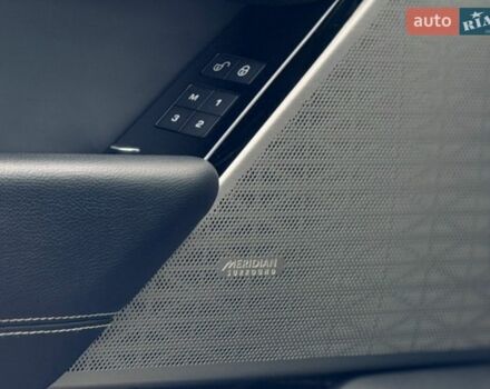 Серый Ленд Ровер Рендж Ровер Велар, объемом двигателя 2 л и пробегом 133 тыс. км за 33100 $, фото 19 на Automoto.ua