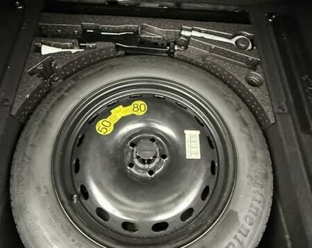 Серый Ленд Ровер Рендж Ровер Велар, объемом двигателя 2 л и пробегом 102 тыс. км за 37500 $, фото 79 на Automoto.ua