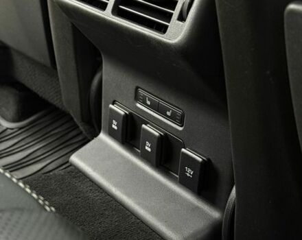 Серый Ленд Ровер Рендж Ровер Велар, объемом двигателя 2 л и пробегом 101 тыс. км за 39999 $, фото 18 на Automoto.ua