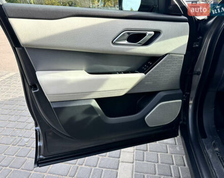 Серый Ленд Ровер Рендж Ровер Велар, объемом двигателя 2 л и пробегом 62 тыс. км за 39900 $, фото 7 на Automoto.ua