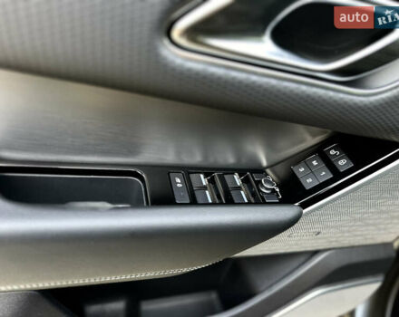 Сірий Ленд Ровер Рендж Ровер Велар, об'ємом двигуна 2 л та пробігом 174 тис. км за 34800 $, фото 19 на Automoto.ua