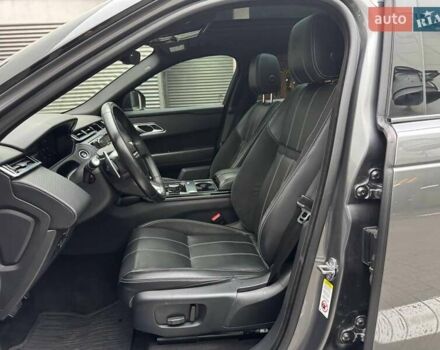 Серый Ленд Ровер Рендж Ровер Велар, объемом двигателя 2 л и пробегом 155 тыс. км за 34990 $, фото 6 на Automoto.ua