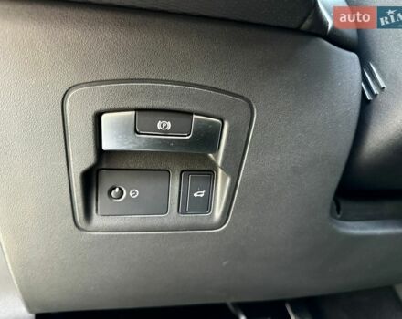 Серый Ленд Ровер Рендж Ровер Велар, объемом двигателя 2 л и пробегом 174 тыс. км за 33990 $, фото 40 на Automoto.ua