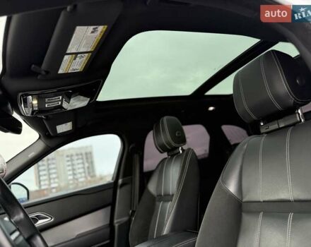 Серый Ленд Ровер Рендж Ровер Велар, объемом двигателя 2 л и пробегом 130 тыс. км за 34650 $, фото 28 на Automoto.ua