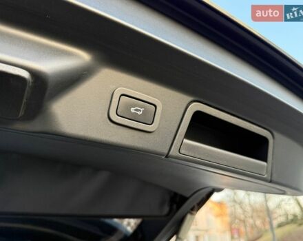 Серый Ленд Ровер Рендж Ровер Велар, объемом двигателя 2 л и пробегом 69 тыс. км за 40500 $, фото 24 на Automoto.ua