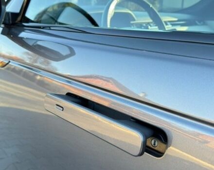 Серый Ленд Ровер Рендж Ровер Велар, объемом двигателя 2 л и пробегом 98 тыс. км за 41500 $, фото 5 на Automoto.ua