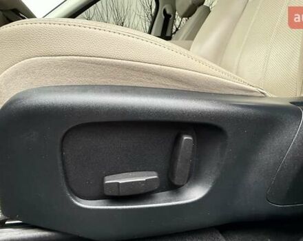 Серый Ленд Ровер Рендж Ровер Велар, объемом двигателя 2 л и пробегом 102 тыс. км за 37500 $, фото 58 на Automoto.ua