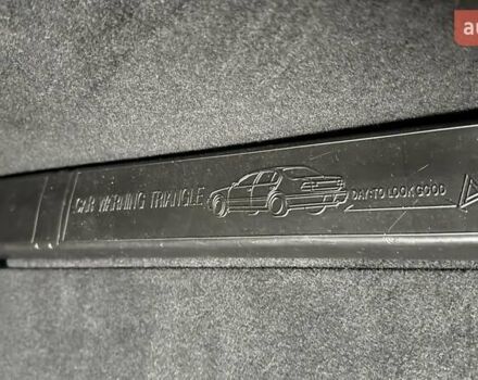 Серый Ленд Ровер Рендж Ровер Велар, объемом двигателя 2 л и пробегом 102 тыс. км за 37500 $, фото 76 на Automoto.ua