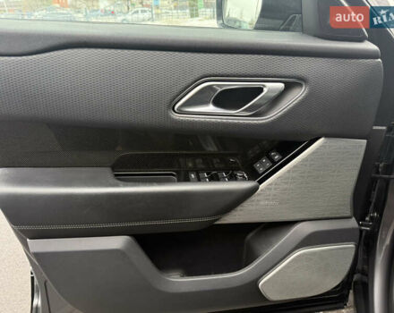 Серый Ленд Ровер Рендж Ровер Велар, объемом двигателя 2 л и пробегом 150 тыс. км за 35000 $, фото 7 на Automoto.ua