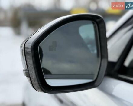 Сірий Ленд Ровер Рендж Ровер Велар, об'ємом двигуна 2 л та пробігом 130 тис. км за 34650 $, фото 22 на Automoto.ua