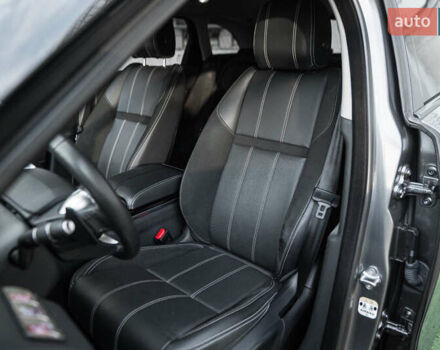 Сірий Ленд Ровер Рендж Ровер Велар, об'ємом двигуна 2 л та пробігом 49 тис. км за 39900 $, фото 46 на Automoto.ua