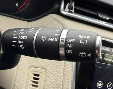 Серый Ленд Ровер Рендж Ровер Велар, объемом двигателя 2 л и пробегом 102 тыс. км за 37500 $, фото 41 на Automoto.ua