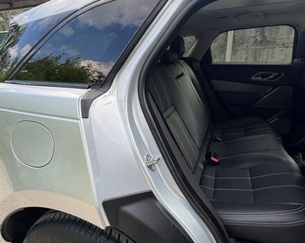 Серый Ленд Ровер Рендж Ровер Велар, объемом двигателя 2 л и пробегом 140 тыс. км за 30500 $, фото 10 на Automoto.ua