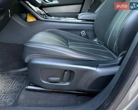 Серый Ленд Ровер Рендж Ровер Велар, объемом двигателя 2 л и пробегом 69 тыс. км за 40500 $, фото 16 на Automoto.ua