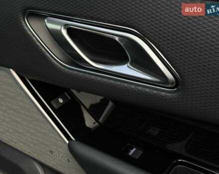 Серый Ленд Ровер Рендж Ровер Велар, объемом двигателя 3 л и пробегом 242 тыс. км за 25999 $, фото 81 на Automoto.ua