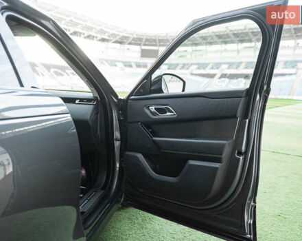 Сірий Ленд Ровер Рендж Ровер Велар, об'ємом двигуна 2 л та пробігом 49 тис. км за 39900 $, фото 18 на Automoto.ua