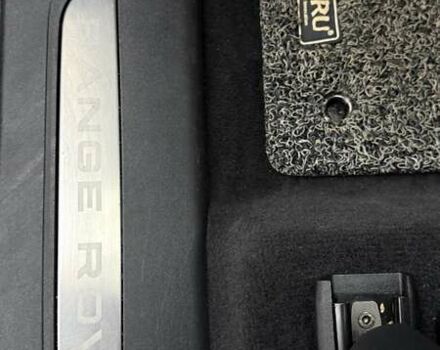 Серый Ленд Ровер Рендж Ровер Велар, объемом двигателя 2 л и пробегом 102 тыс. км за 37500 $, фото 53 на Automoto.ua