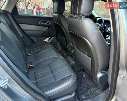 Серый Ленд Ровер Рендж Ровер Велар, объемом двигателя 2 л и пробегом 69 тыс. км за 40500 $, фото 19 на Automoto.ua