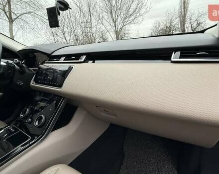 Серый Ленд Ровер Рендж Ровер Велар, объемом двигателя 2 л и пробегом 102 тыс. км за 37500 $, фото 68 на Automoto.ua