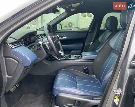 Сірий Ленд Ровер Рендж Ровер Велар, об'ємом двигуна 2 л та пробігом 103 тис. км за 35300 $, фото 20 на Automoto.ua
